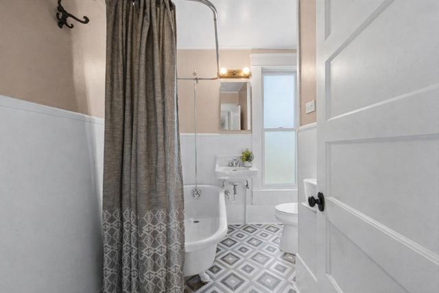 1121 4th St, Davis, CA 95616