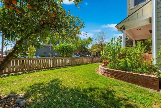 1121 4th St, Davis, CA 95616