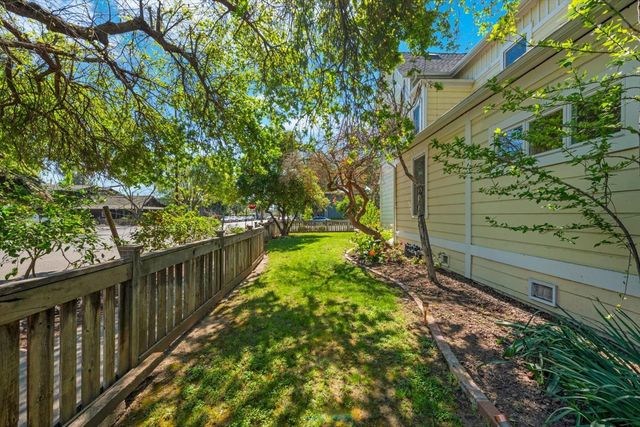 1121 4th St, Davis, CA 95616