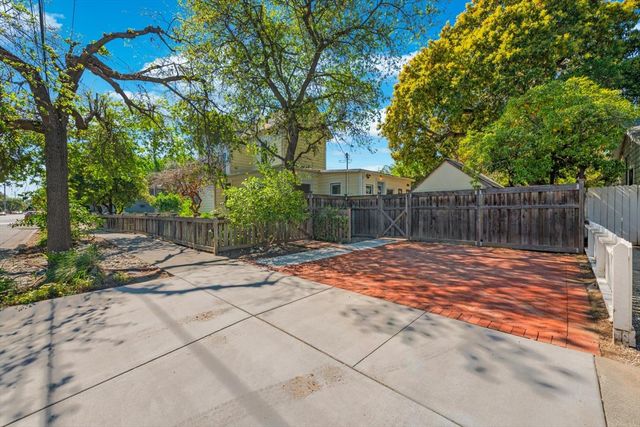 1121 4th St, Davis, CA 95616