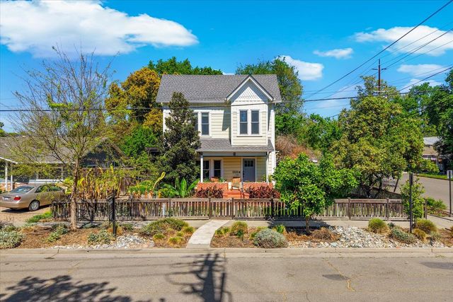 1121 4th St, Davis, CA 95616