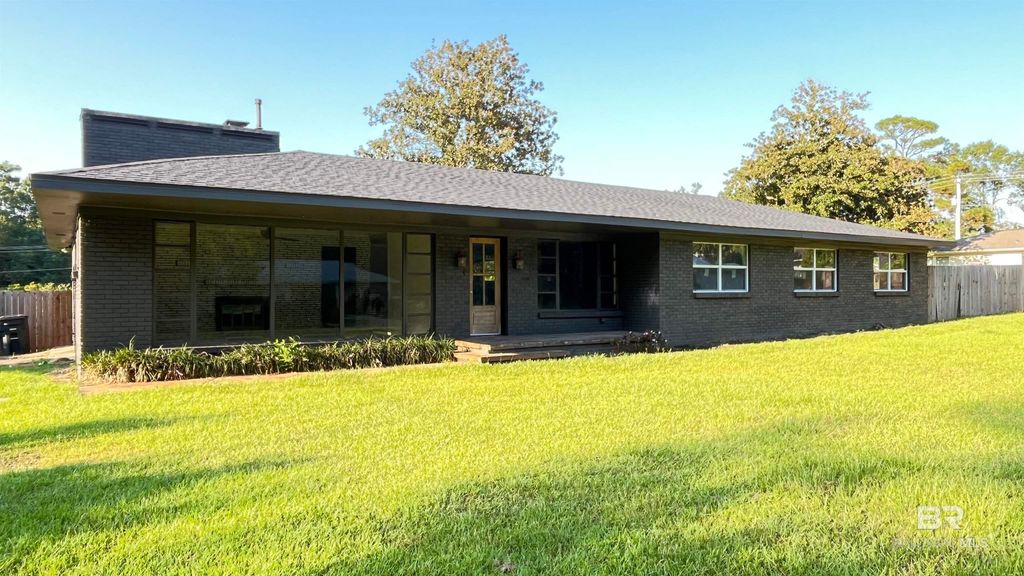 703 Bellangee Avenue, Fairhope, AL 36532