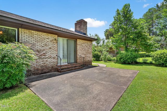 1515 Nicklaus Drive, Fayetteville, NC 28303