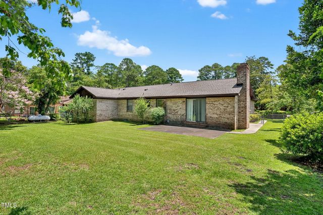 1515 Nicklaus Drive, Fayetteville, NC 28303
