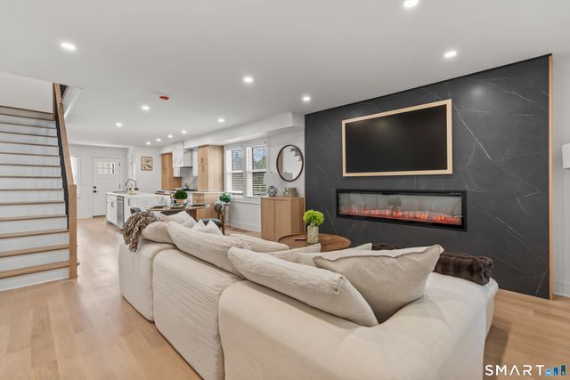 8 Farley Street B, Greenwich, CT 06830