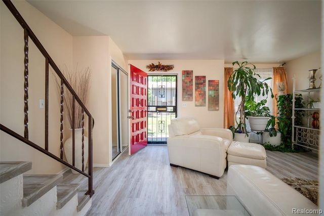 20937 Sherman Avenue, Southfield, MI 48033
