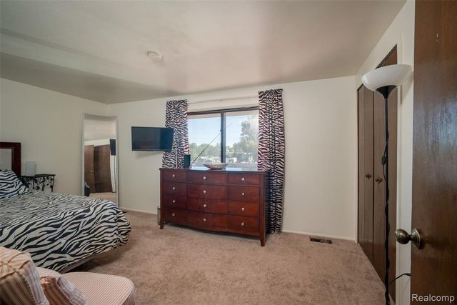 20937 Sherman Avenue, Southfield, MI 48033