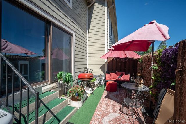 20937 Sherman Avenue, Southfield, MI 48033
