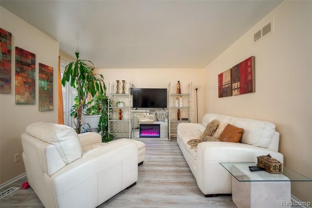 20937 Sherman Avenue, Southfield, MI 48033