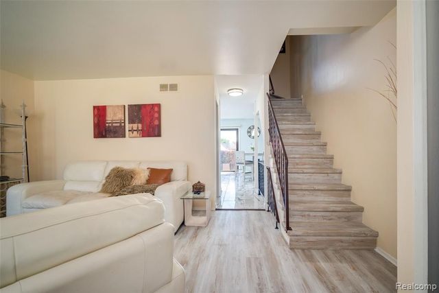 20937 Sherman Avenue, Southfield, MI 48033