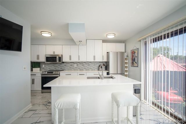 20937 Sherman Avenue, Southfield, MI 48033