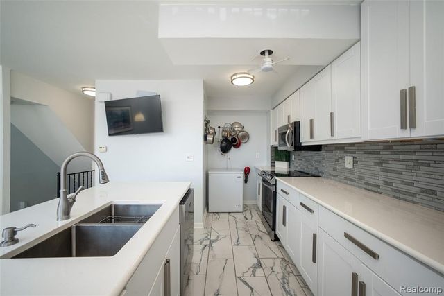 20937 Sherman Avenue, Southfield, MI 48033