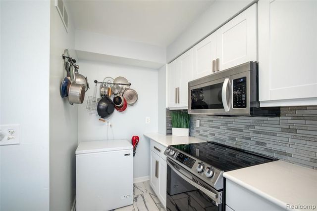 20937 Sherman Avenue, Southfield, MI 48033