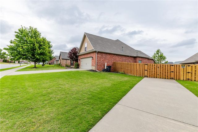 8141 Buona Sera Street, Springdale, AR 72762