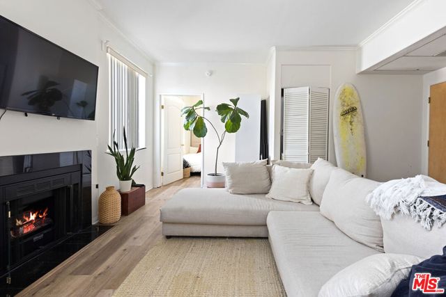 1951 Glendon Avenue, Los Angeles, CA 90025