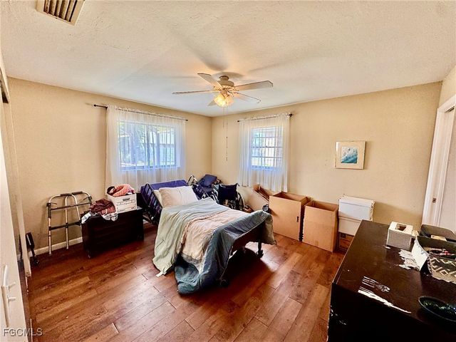 214 NE 9th CT, Cape Coral, FL 33909