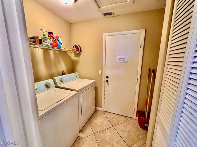 214 NE 9th CT, Cape Coral, FL 33909