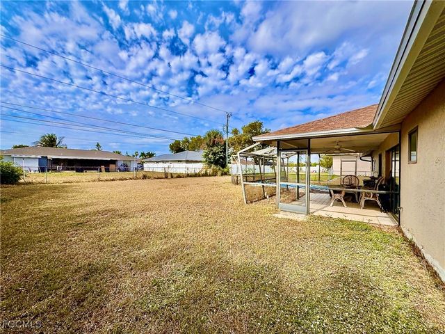 214 NE 9th CT, Cape Coral, FL 33909
