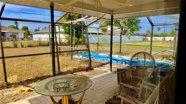 214 NE 9th CT, Cape Coral, FL 33909