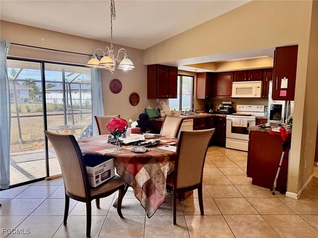 214 NE 9th CT, Cape Coral, FL 33909