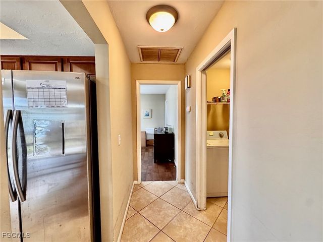 214 NE 9th CT, Cape Coral, FL 33909