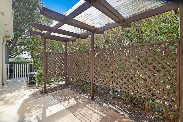 1200 Ligurian Road, Palm Beach Gardens, FL 33410