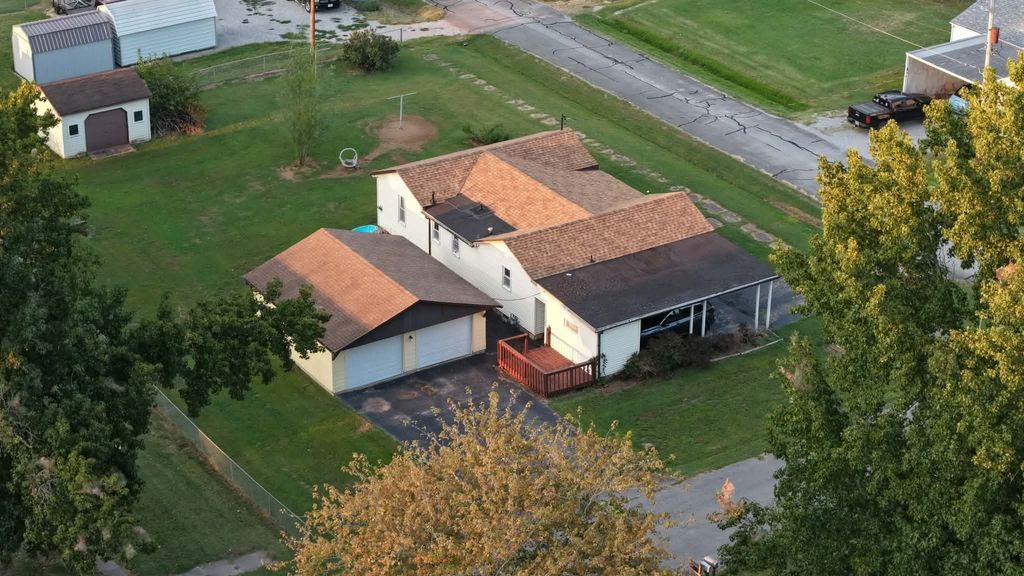 401 N Mary Street, Sesser, IL 62884 — exterior