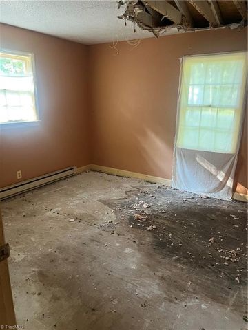 3260 Robinhood Road, Winston-salem, NC 27106