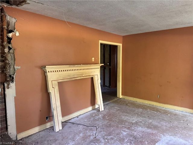 3260 Robinhood Road, Winston-salem, NC 27106