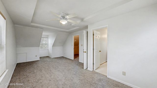 7900 Ridgehurst Pl, Louisville, KY 40299