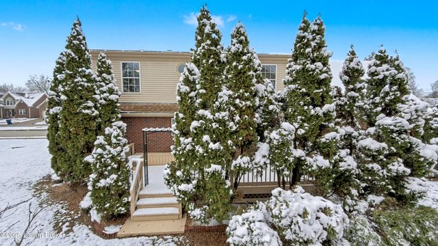 7900 Ridgehurst Pl, Louisville, KY 40299