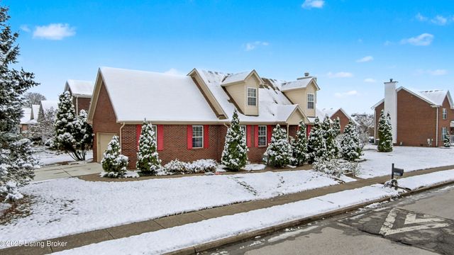 7900 Ridgehurst Pl, Louisville, KY 40299