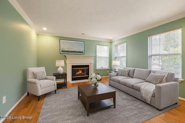 7900 Ridgehurst Pl, Louisville, KY 40299