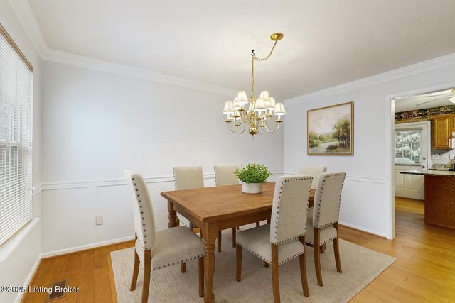 7900 Ridgehurst Pl, Louisville, KY 40299