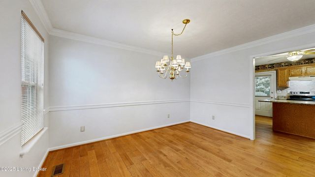 7900 Ridgehurst Pl, Louisville, KY 40299