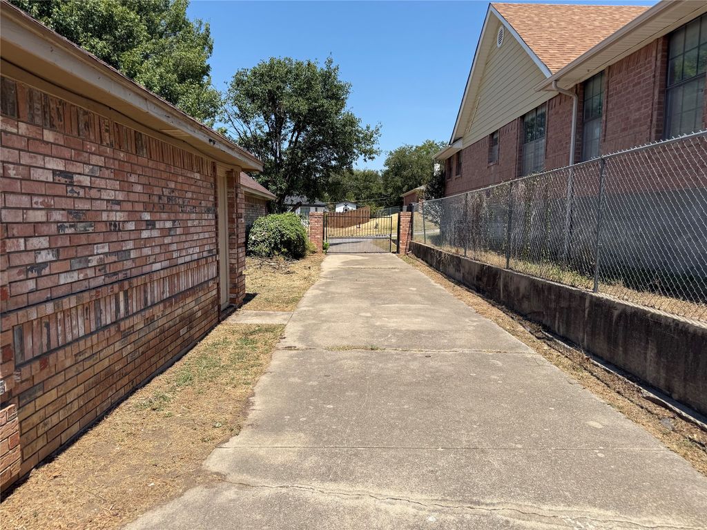6313 Overlake Drive, Fort Worth, TX 76135 — photo 3