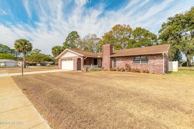 100 Kings Point Court, Daytona Beach, FL 32119