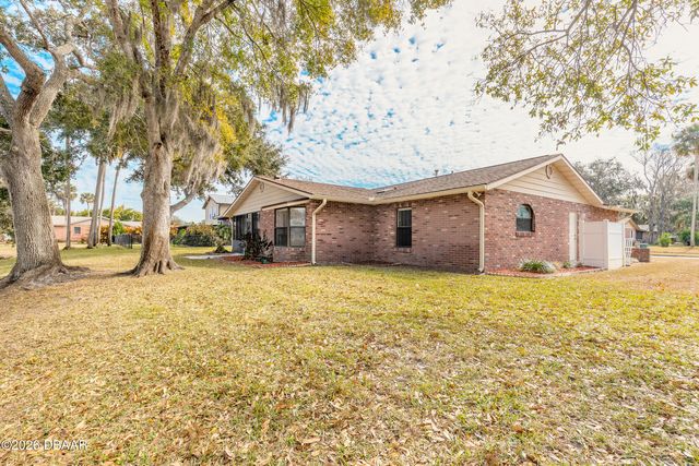 100 Kings Point Court, Daytona Beach, FL 32119