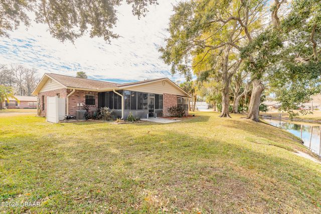 100 Kings Point Court, Daytona Beach, FL 32119