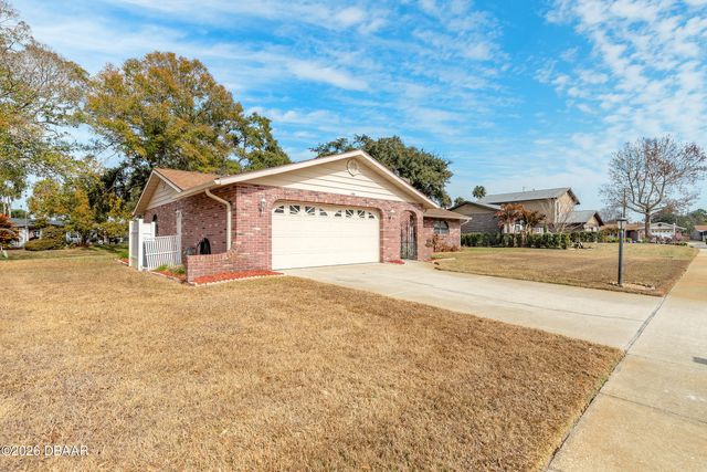 100 Kings Point Court, Daytona Beach, FL 32119