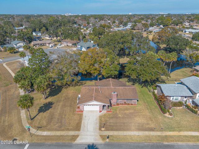 100 Kings Point Court, Daytona Beach, FL 32119