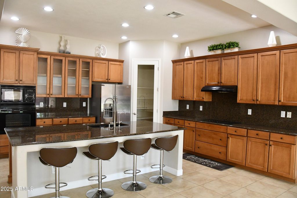 9539 W HARMONY Lane, Peoria, AZ 85382