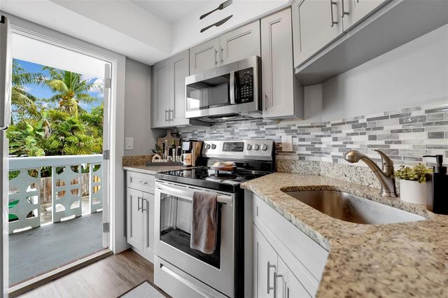 2161 NE 42nd Court 215, Lighthouse Point, FL 33064