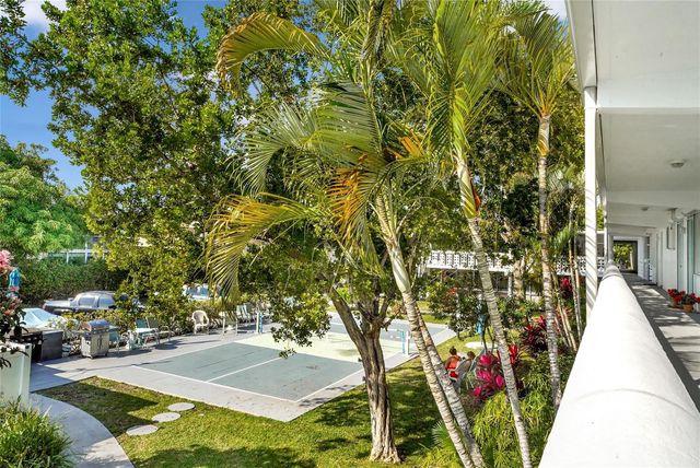 2161 NE 42nd Court 215, Lighthouse Point, FL 33064