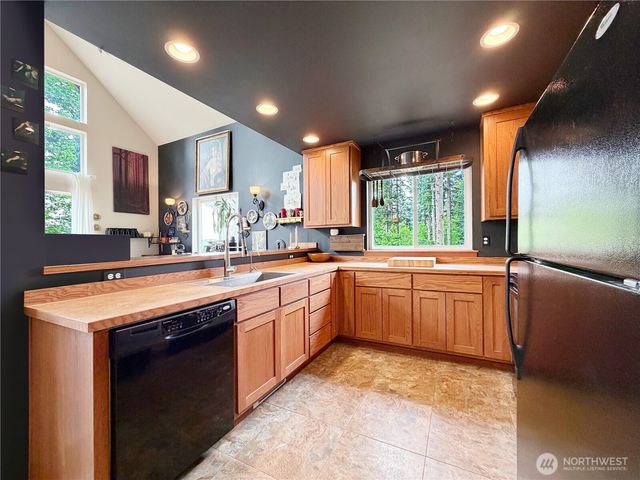 97 B Port Gardner Drive, Hat Island, WA 98206