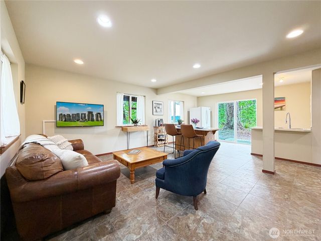 97 B Port Gardner Drive, Hat Island, WA 98206