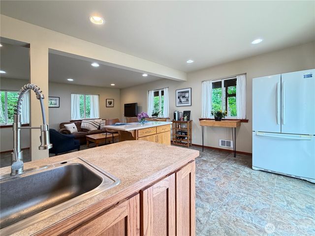 97 B Port Gardner Drive, Hat Island, WA 98206