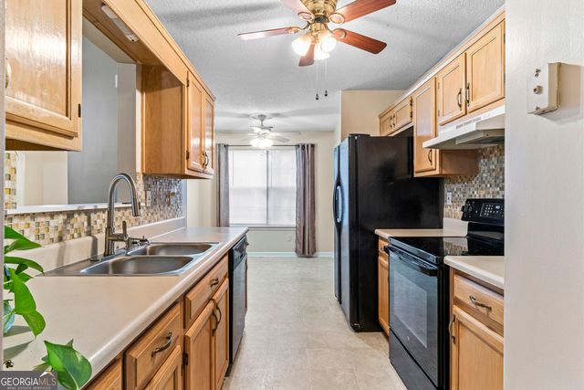 64 Dogwood Lakes Drive, Hampton, GA 30228