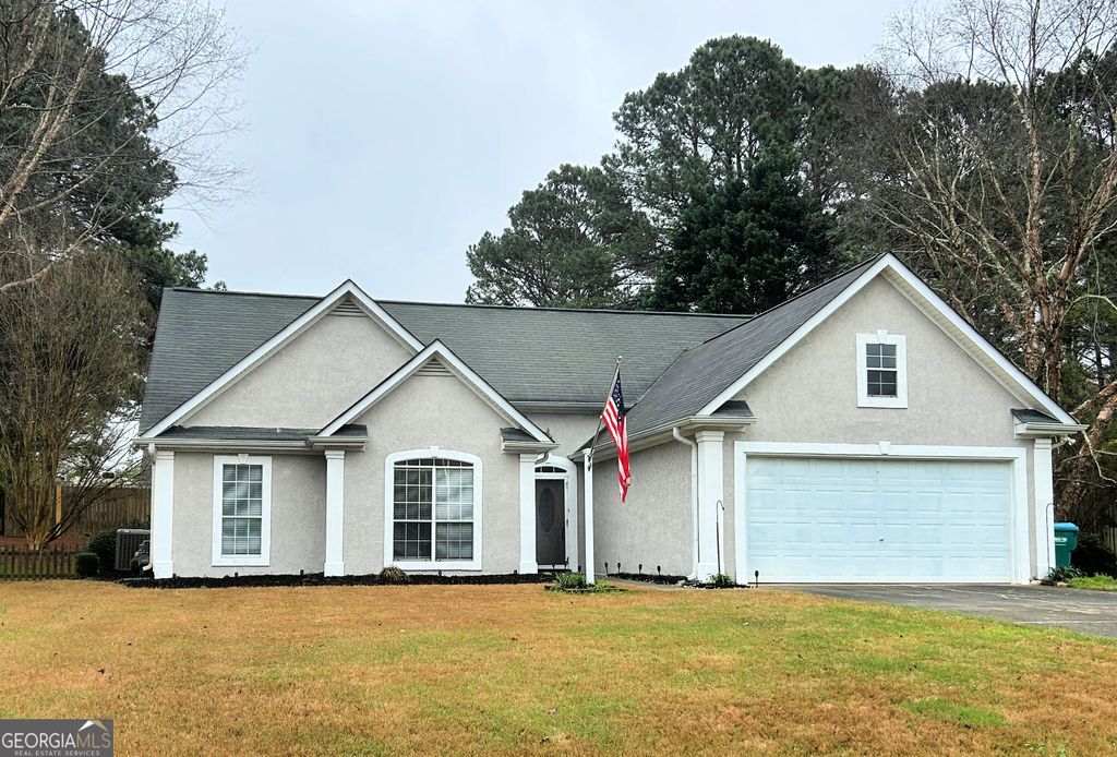 64 Dogwood Lakes Drive, Hampton, GA 30228