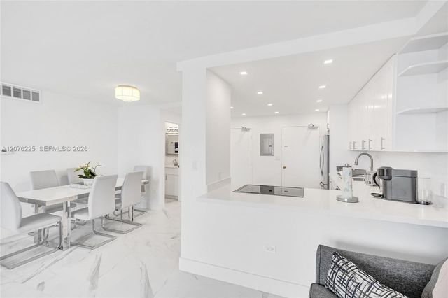 5555 Collins Avenue 9M, Miami Beach, FL 33140